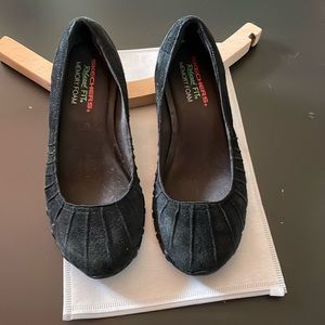Sketchers black suede memory form slip on flats Size 6